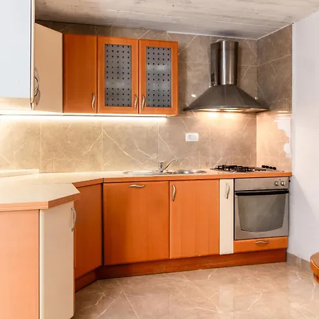 House Quattro * إيموتسكي