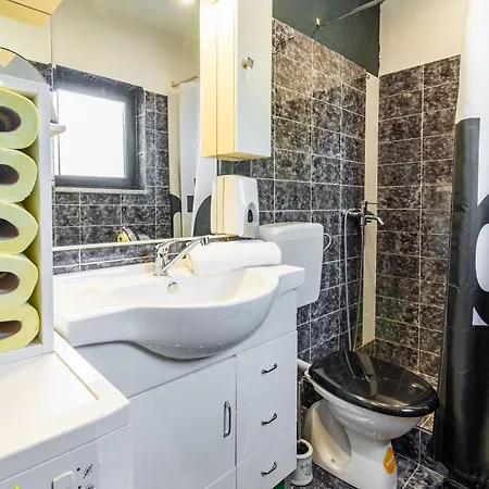 House Quattro * إيموتسكي